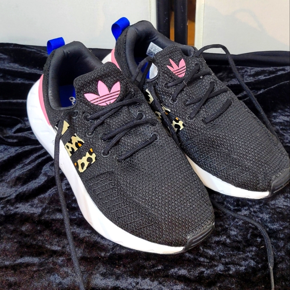 👟 Adidas Kids Black Leopard Print Sneakers  Size 5 Youth 🖤✨ Excellent Cond - Picture 6 of 16